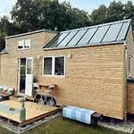 Ferienhaus Tiny House Fleesensee Mit Eigenem Garten Und Nur Wenige Meter Vom Seeufer